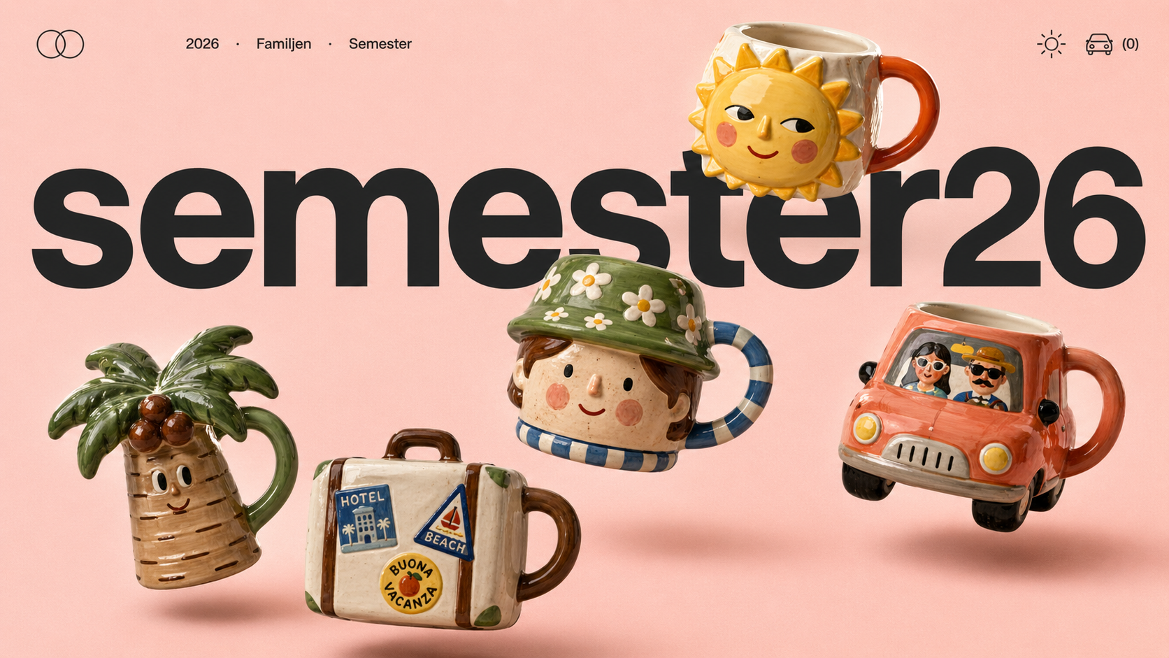 Semester26 — keramikmuggar formade som sol, palm, resväska, pojke med blomhatt och röd bil mot rosa bakgrund
